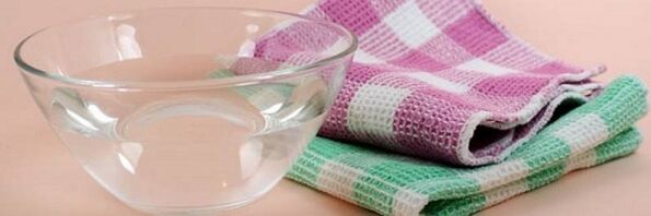 Βρεγμένη πετσέτα για συμπίεση της αυχενικής οστεοχόνδρωσης